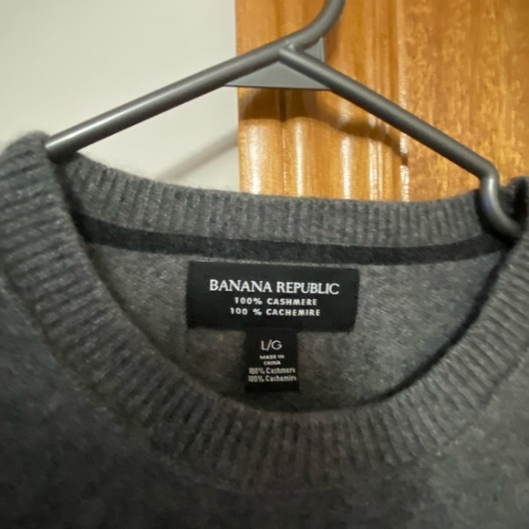 Banana Republic 100% cashmere sweater. - Picture 4 of 4